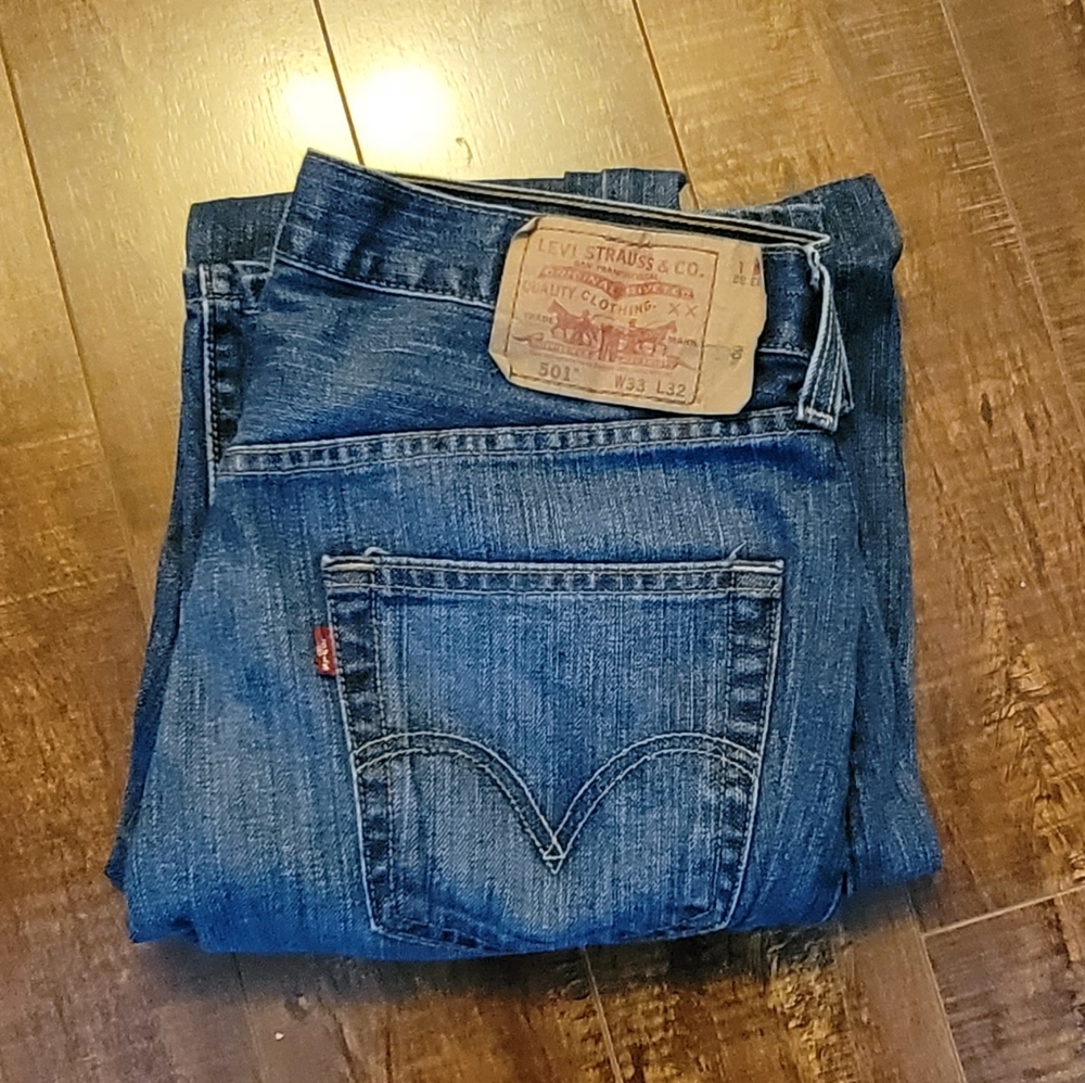 Mens Levi 501 Jean's  W 33 L34 straight leg  Button Fly Never worn